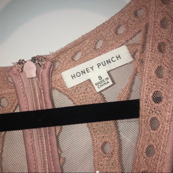 HONEY PUNCH PINK LACE ROMPER - Picture 3 of 4